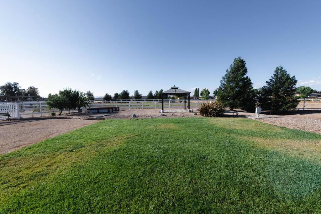Our Farmhouse, Our Place: Cozy And Cute Homestead! El Paso de Robles Exterior foto